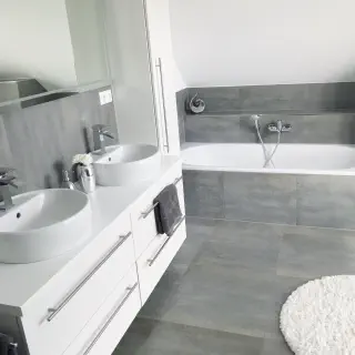 Badezimmer Fliesen Ideen für die Umgebung der Badewanne