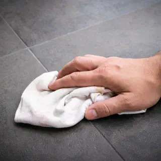 Was tun, um den Boden von Badezimmerfliesen zu reinigen