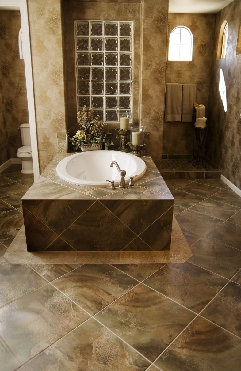 img/bathroom-tile-floor-trends-de.jpg