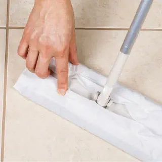 Die beste Art, einen Badezimmer-Fliesenboden zu reinigen