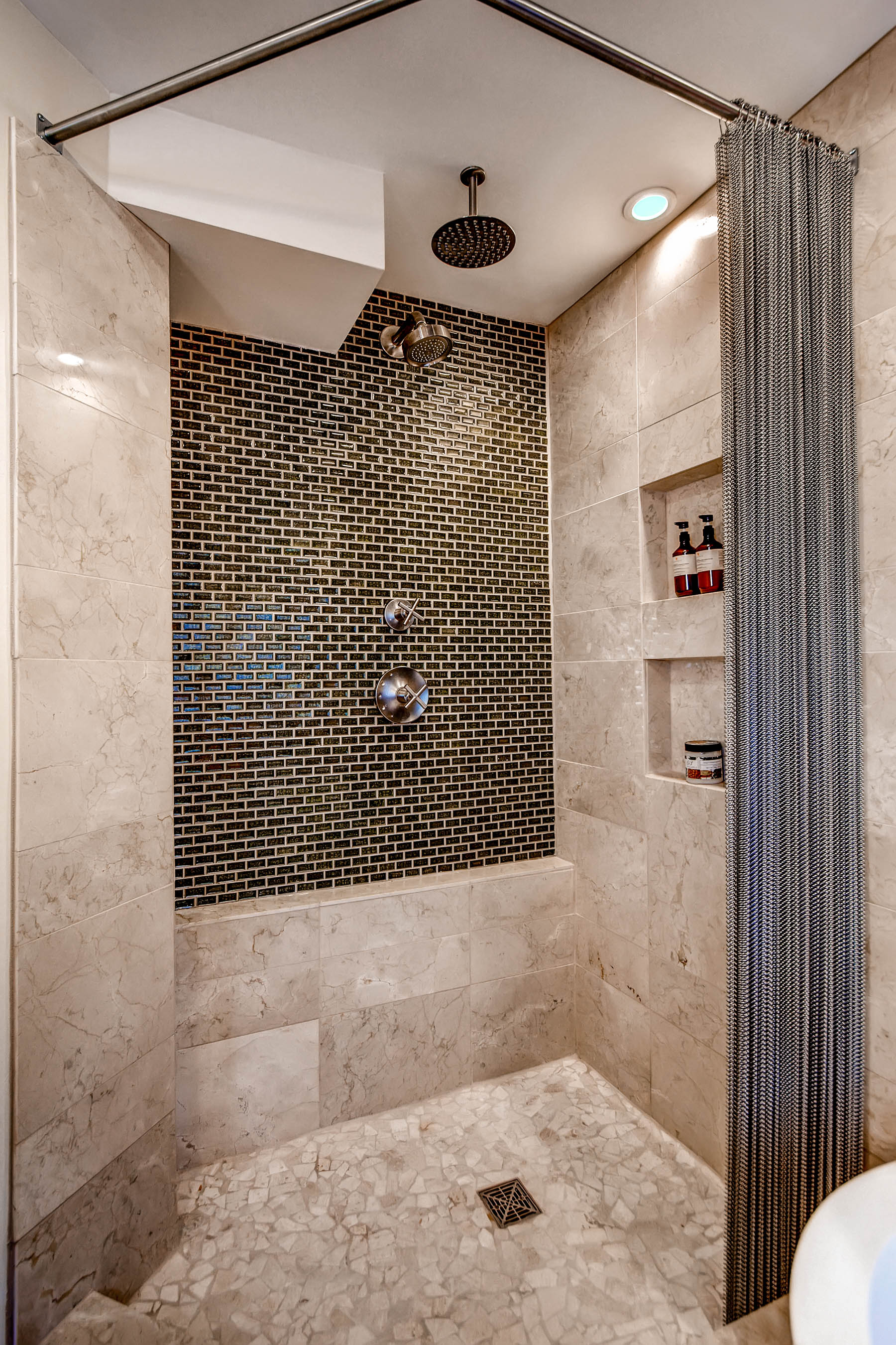 img/guest-bathroom-tile-designs.jpg