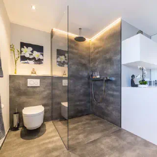 Moderne Bauernhaus-Badezimmerfliesen-Dusche